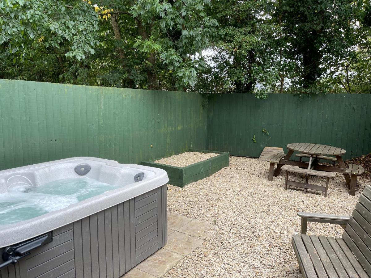 Cottage With Hot Tub In Pembrokeshire Haverfordwest Exterior foto
